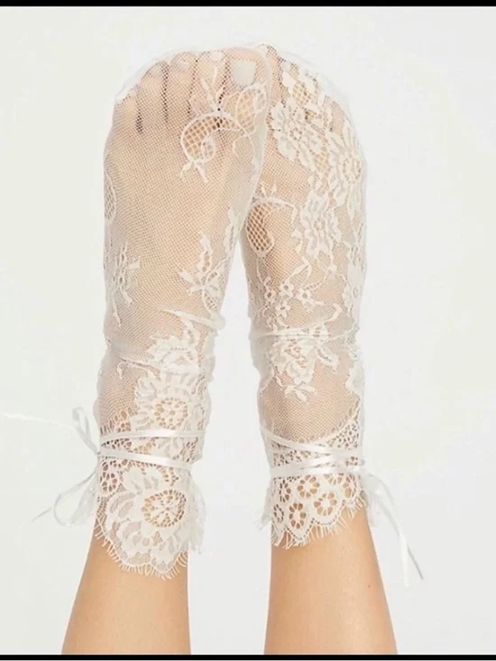 Black Lace Ankle Ribbon Socks - Picture 3 of 4